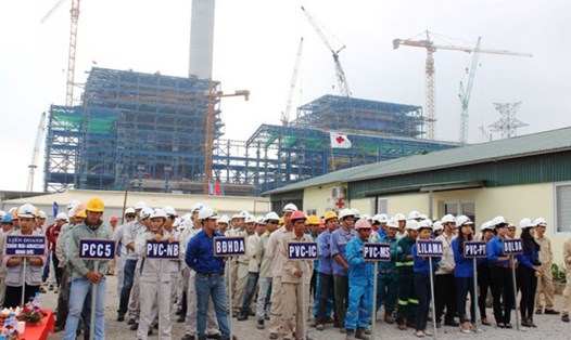 Công nhân làm việc tại dự án đang chậm tiến độ 2 năm - Nhà máy Nhiệt điện Thái Bình 2 của PVN. Ảnh: P.V