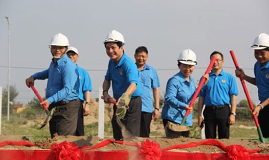 Tổng LĐLĐVN tổ chức lễ khởi công xây dựng trường mầm non cho con CNLĐ tại KCN Điện Nam - Điện Ngọc (Quảng Nam) - một trong số các hạng mục thuộc thiết chế CĐ phục vụ nhu cầu của đoàn viên, CNLĐ. Ảnh: P.V