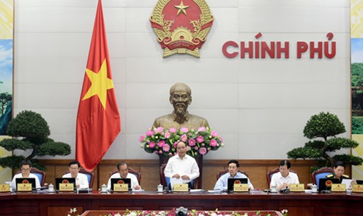 Thủ tướng Nguyễn Xuân Phúc phát biểu mở đầu phiên họp Chính phủ thường kỳ tháng 7.2017. Ảnh: VGP