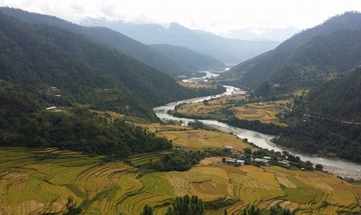 Phong cảnh thanh bình, xinh đẹp ở Bhutan. Ảnh: LTPHONG