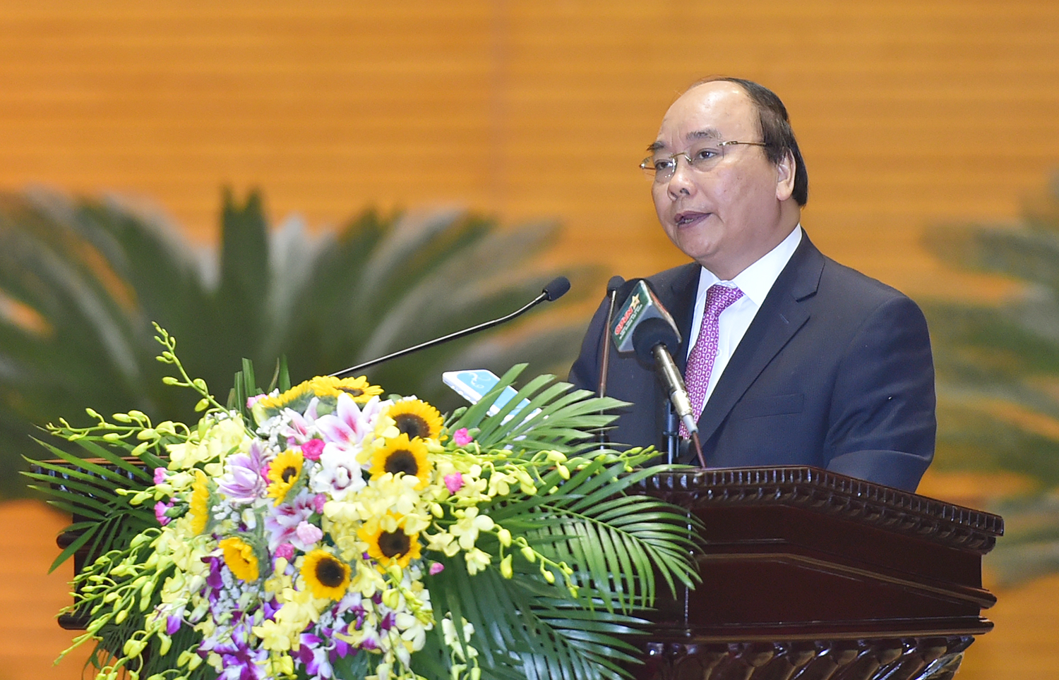 Thủ tướng Chính phủ Nguyễn Xuân Phúc dự, phát biểu chỉ đạo hội nghị Quân chính toàn quân. Ảnh: VGP/Quang Hiếu6