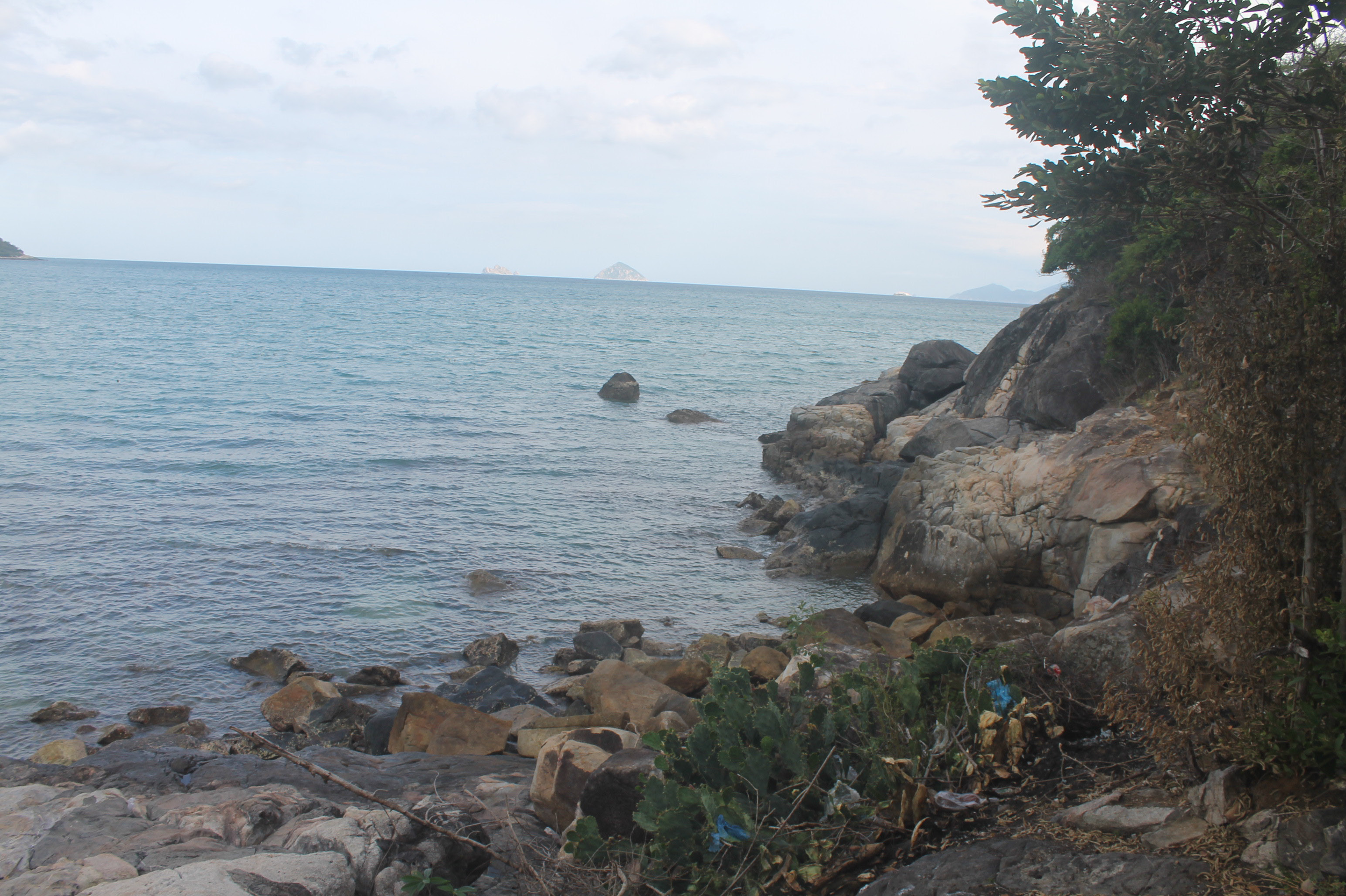 Nơi xảy ra trận chiến ác liệt giữa tàu không số 235 và máy bay, tàu chiến của địch. 