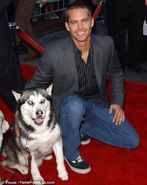 Walker tại buổi ra mắt bộ phim Eight Below.