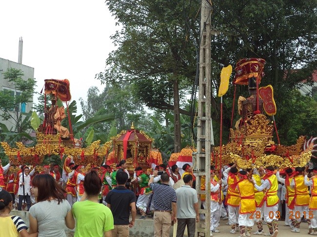 Hai Thành Hoàng: Linh Lang Đại Vương và Mộc hạ Đại Vương.