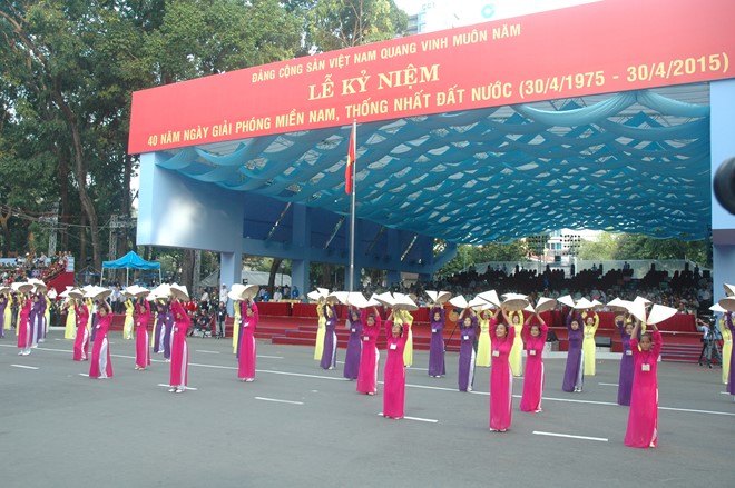 Chương trình văn nghệ chào mừng Lễ kỷ niệm 40 năm giải phóng miền Nam, thống nhất đất nước