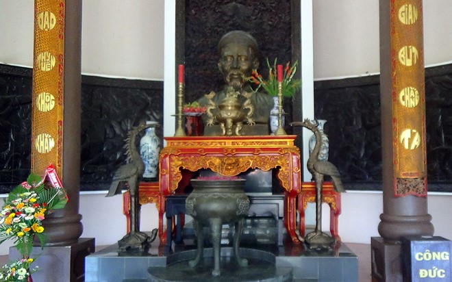 Bên trong khu lưu niệm cụ Nguyễn Đình Chiểu