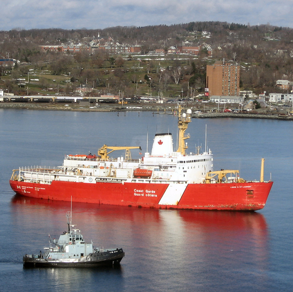 CCGS Louis S. St-Laurent của Canada