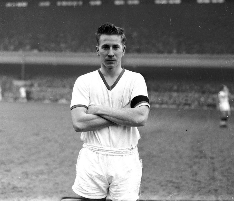 Bobby Charlton đã ghi 1 cú đúp ngay ngày ra mắt trong chiến thắng 4-2 của M.U trước CLB Charlton Athletic vào năm 1956. Ảnh: PA.