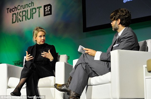 Elizabeth Holmes trong một buổi hội đàm về khoa họcvào năm 2015.
