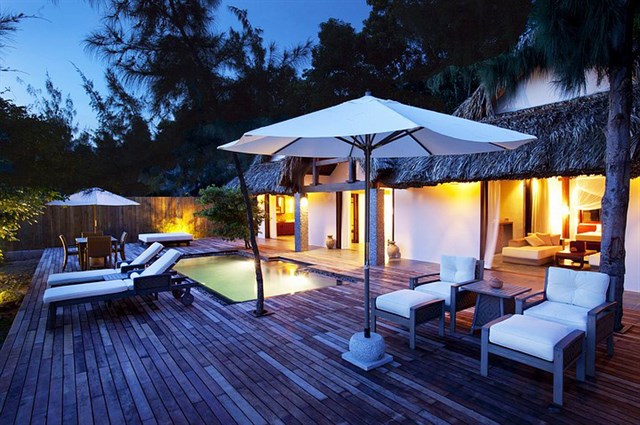 Resort chính là nơi lý tưởng cho những cặp đôi muốn tận hưởng tuần trăng mật ngọt ngào hay là điểm nghỉ dưỡng ý nghĩa để cùng gia đình khám phá thiên nhiên tuyệt đẹp của hòn ngọc viễn đông và tận hưởng nhiều dịch vụ du lịch cao cấp tại đây.